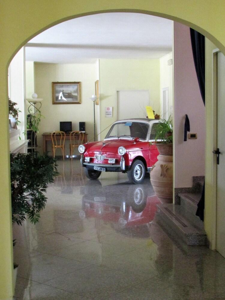 Il Grifo Hotel E Bisteccheria Toscana Montepulciano Stazione エクステリア 写真