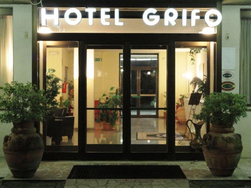 Il Grifo Hotel E Bisteccheria Toscana Montepulciano Stazione エクステリア 写真