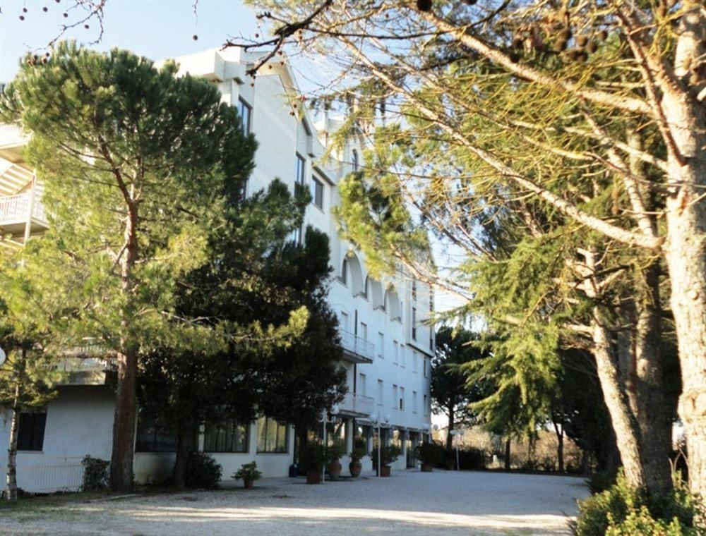 Il Grifo Hotel E Bisteccheria Toscana Montepulciano Stazione エクステリア 写真