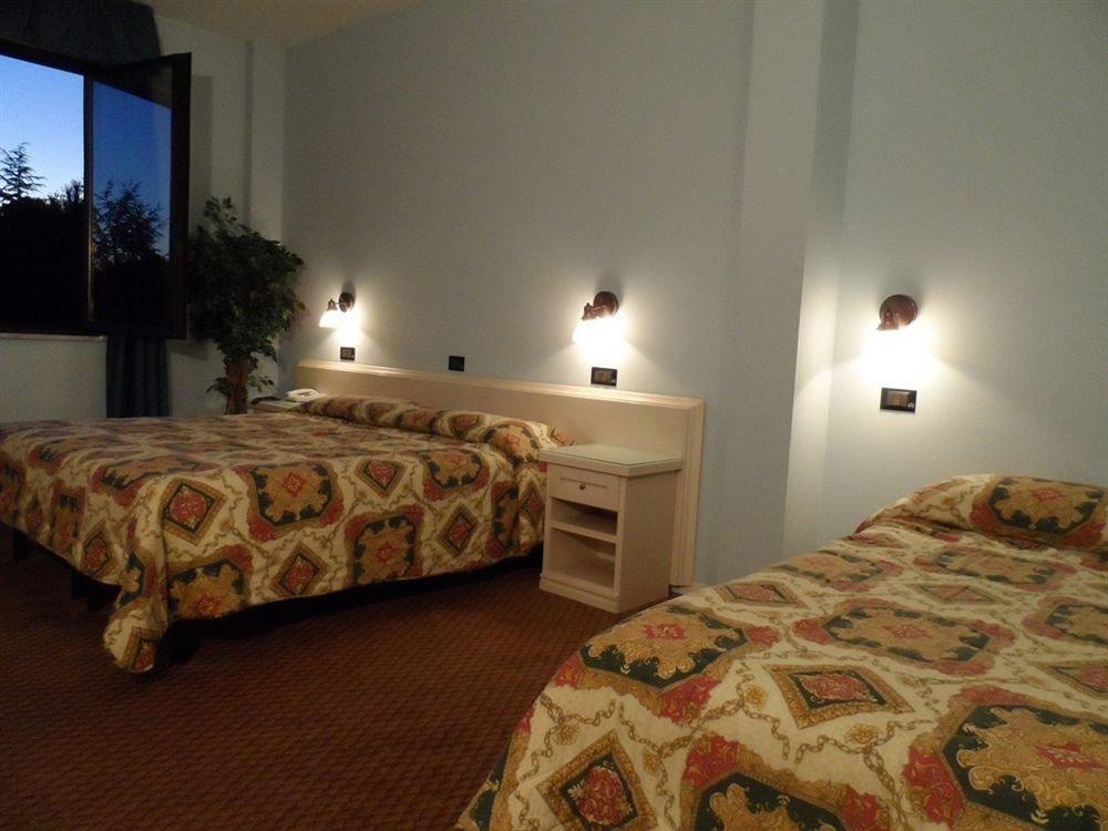 Il Grifo Hotel E Bisteccheria Toscana Montepulciano Stazione エクステリア 写真