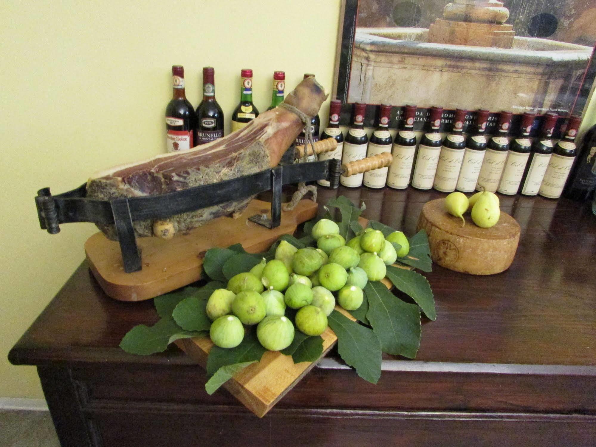 Il Grifo Hotel E Bisteccheria Toscana Montepulciano Stazione エクステリア 写真