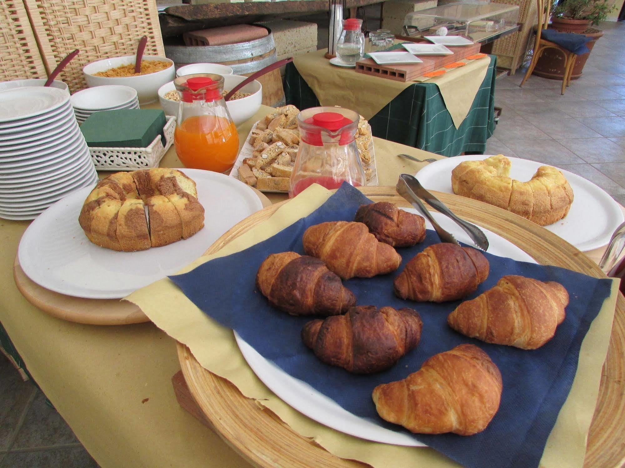Il Grifo Hotel E Bisteccheria Toscana Montepulciano Stazione エクステリア 写真